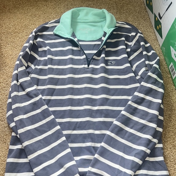 Vineyard vines pull over - Picture 2 of 4